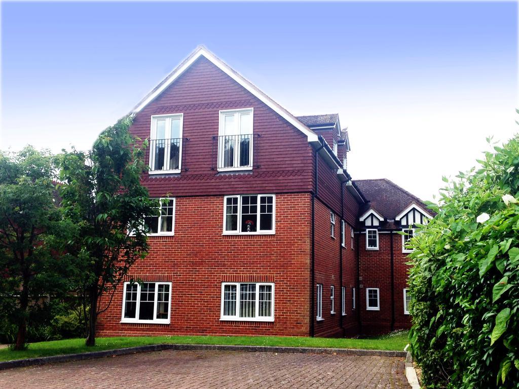 St Raphael House, City Centre Charming Apartments Basingstoke Exterior foto
