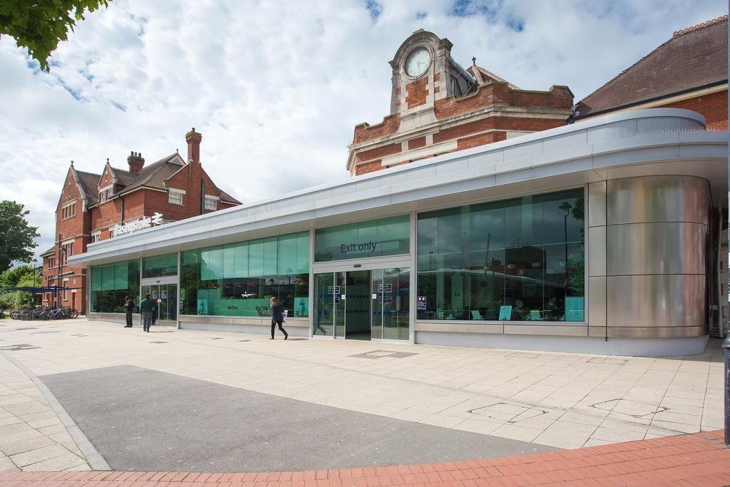 St Raphael House, City Centre Charming Apartments Basingstoke Exterior foto